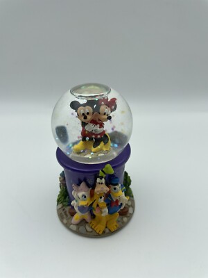 Disney Mini Schneekugel lila Schloss Mickey Minnie Donald Daisy Goofy Pluto