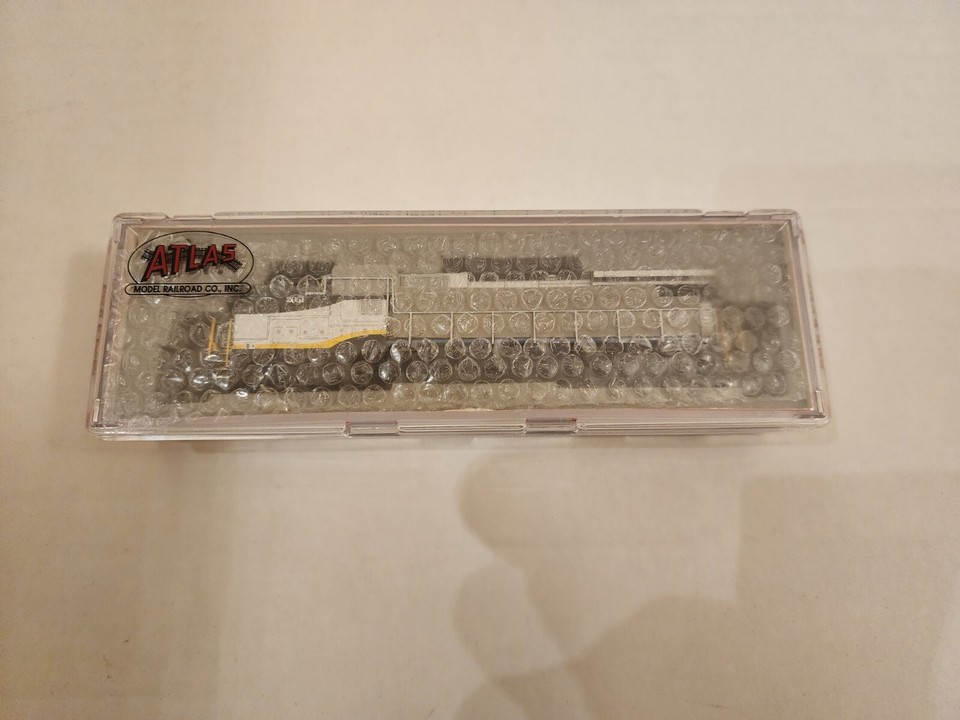 Locomotive Diesel Atlas échelle HO - Amtrak California #2051, Tableau De Bord 8-40B, Argent DC