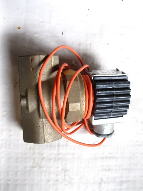 Dema Solenoid Valve   18PHPR 24v used working 1" NPT