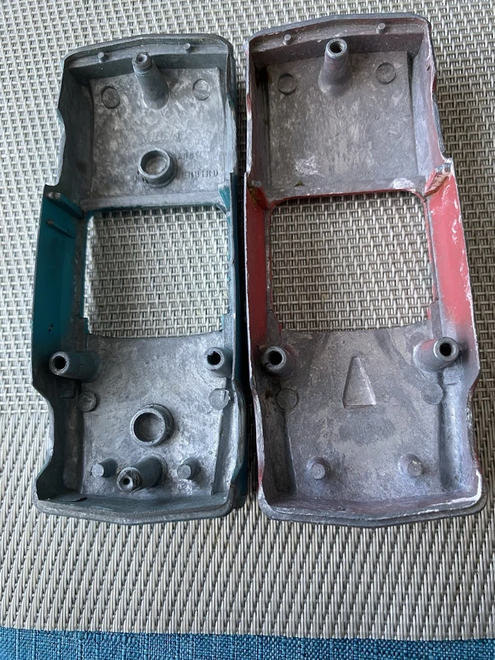 SOLIDO DÉMONTABLE FORD THUNDERBIRD SCALE 1/43 - Photo 4/4