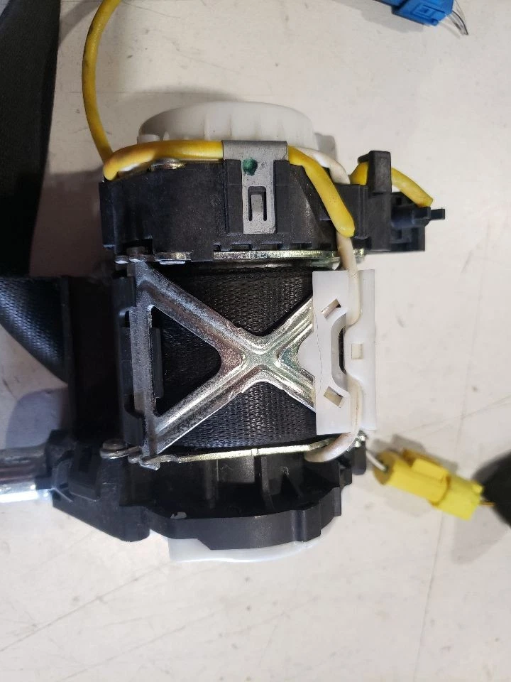 Retractor de cinturón de seguridad delantero izquierdo - BMW 128i E82 2008 cupé - 08-13 OEM 2996151 Foto 2 de 4