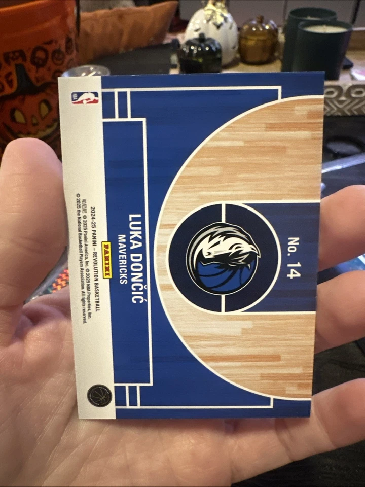2024-25 Panini Revolution - Luka Doncic #14 - Prime Time - Estuche SSP Hit Foto 2 de 2