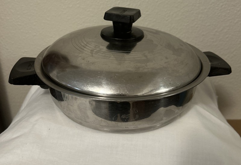 Rena Ware 8” Approx 2 Quart 3 Ply 18-8 Stainless Steel Pot Pan W/ Lid