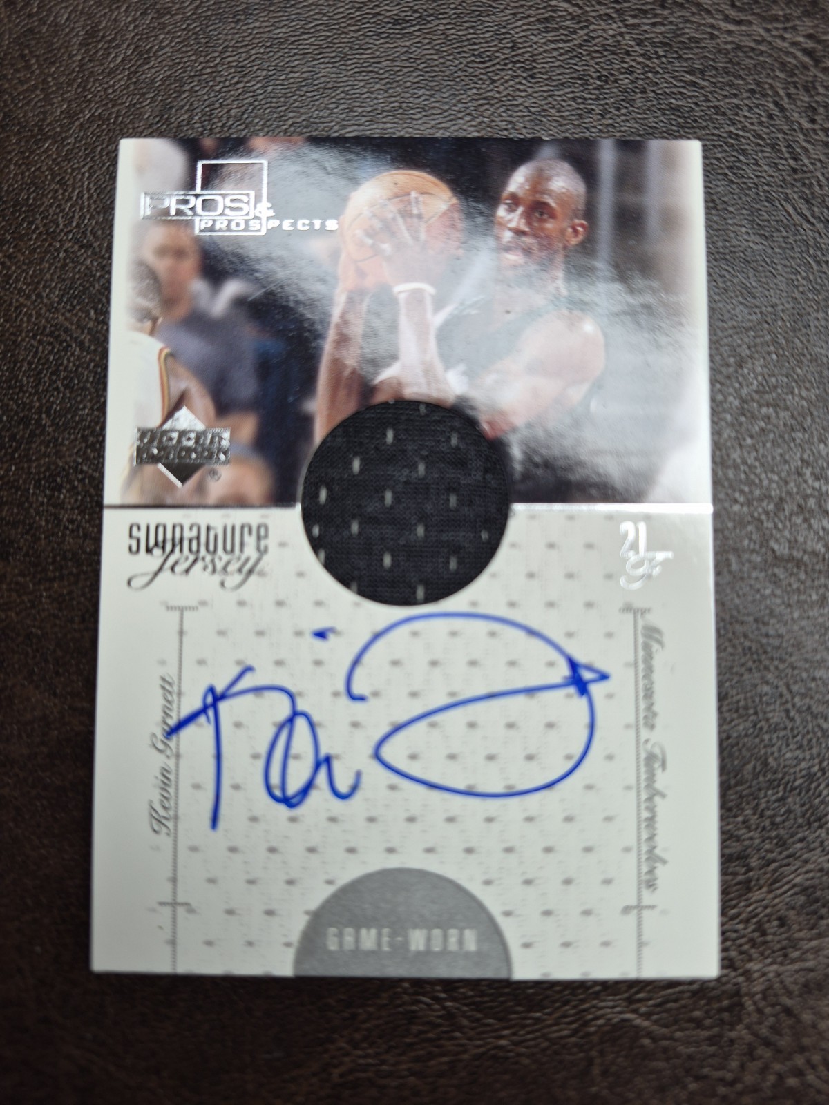 Kevin GARNETT 2000-01 Upper Deck Pros & Prospects Game Used Jersey On Card AUTO view 1