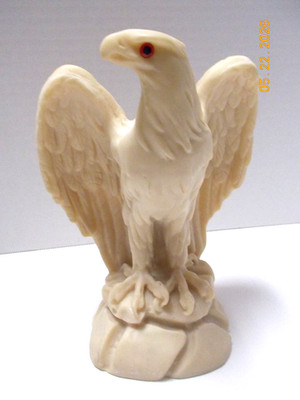 Vtg. BEIGE CERAMIC EAGLE SCULPTURE 7.5 '' Tall with Red Eyes -Excellent Condition