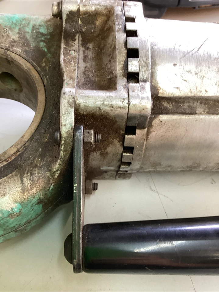 Amaz-o-Thred portable pipe threading power tool #DQC-2 - Image 4 of 4