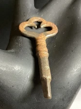 VINTAGE SINGER TREADLE SEWING MACHINE SKELETON KEY WITH 3 SIDES 