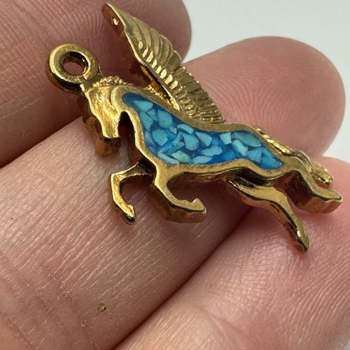 Ciondolo Vintage Pegaso Cavallo Alato Charm Tono Oro Look Turchese Intarsiato - Foto 2 di 5