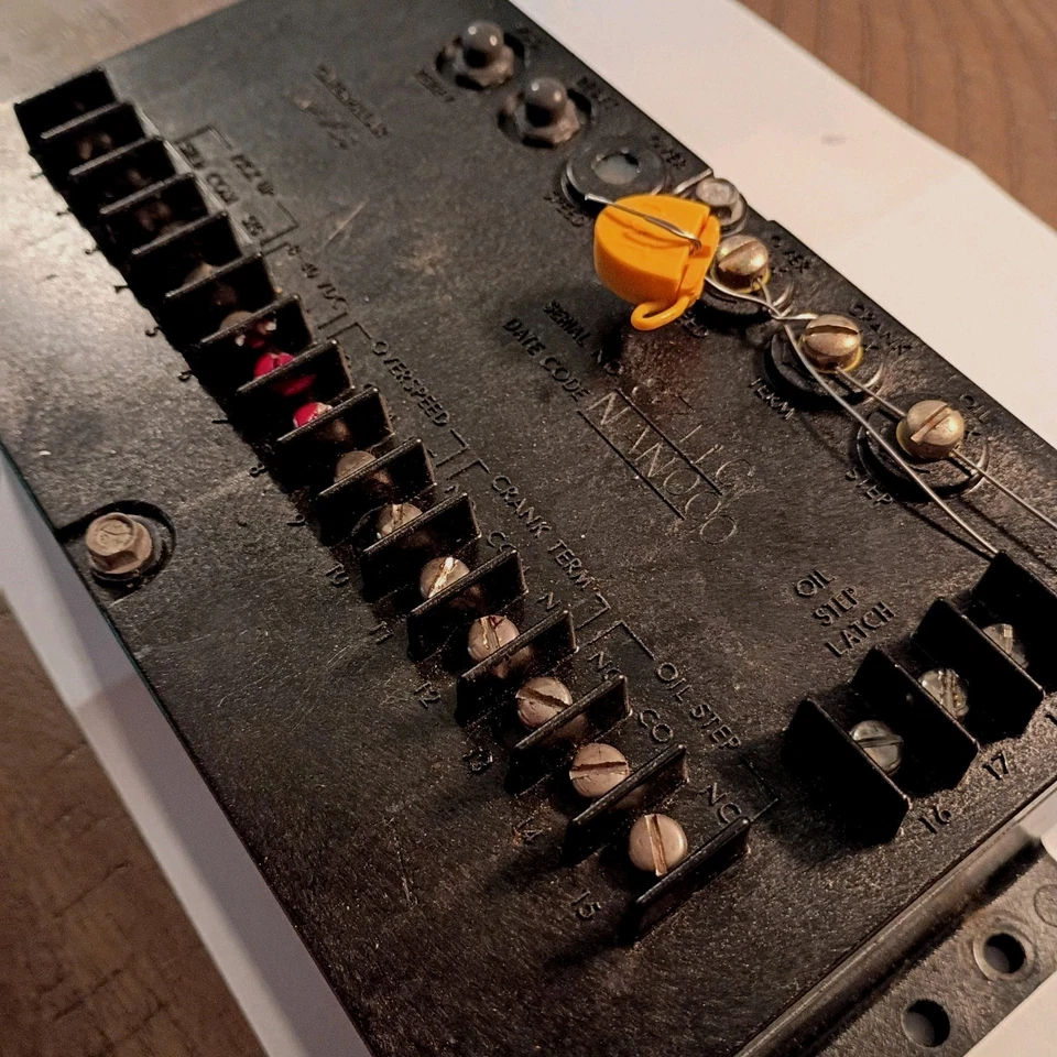 Interruptor de velocidad Caterpillar 7W-2743-4 (8741C) Foto 4 de 4