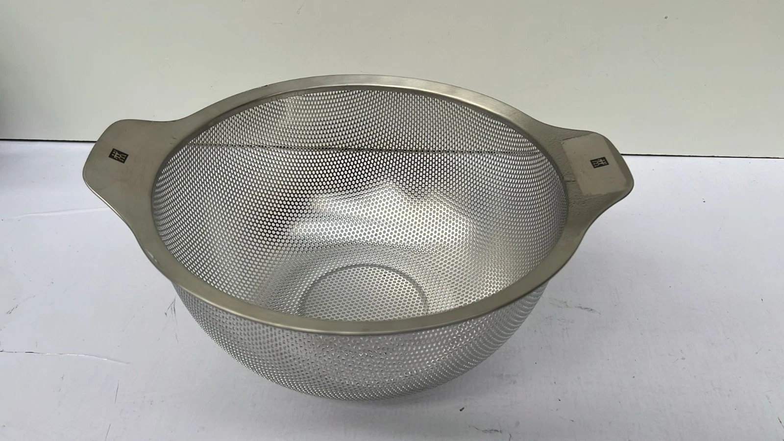 ZWILLING Strainer Stainless Steel, 20cm(warehouse damage on left side)