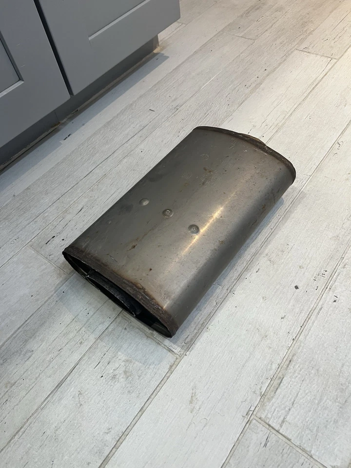 BMW 540i G30 3.0L B58 OEM RESONADOR/MIDPIPE SILENCIADOR CENTRAL 2017-2022 Foto 2 de 4