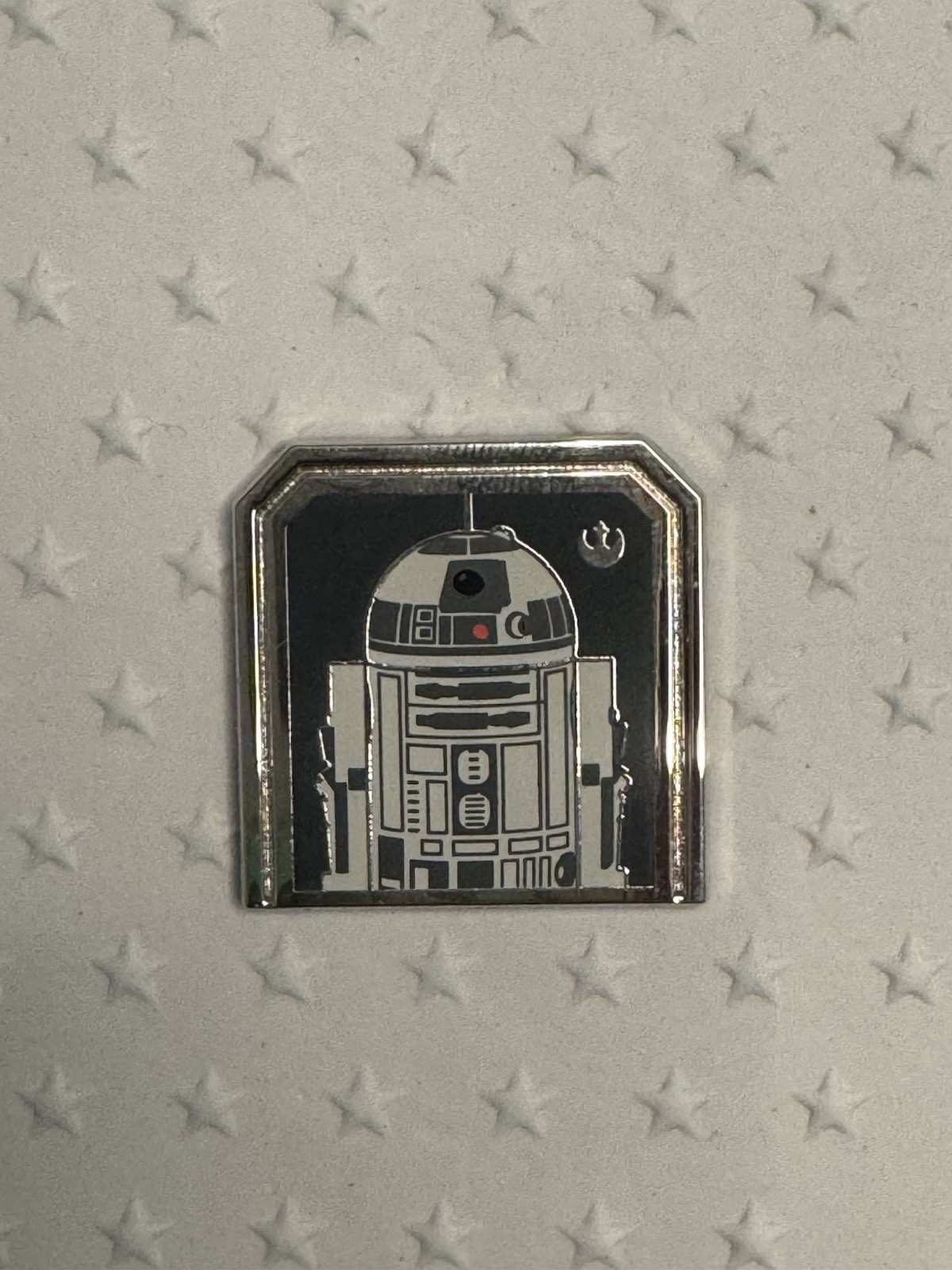 Disney Pin Star Wars Hidden Mickey Series – R2-D2 Droid Pin (2 of 5)