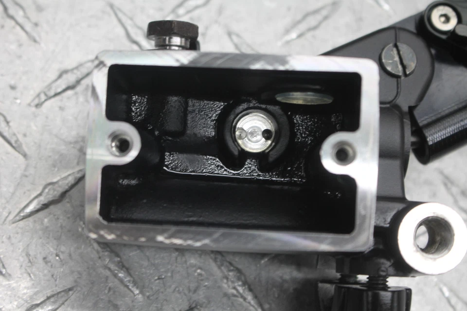 Yamaha FZ09 2016 cilindro maestro de freno delantero con palanca Foto 4 de 4