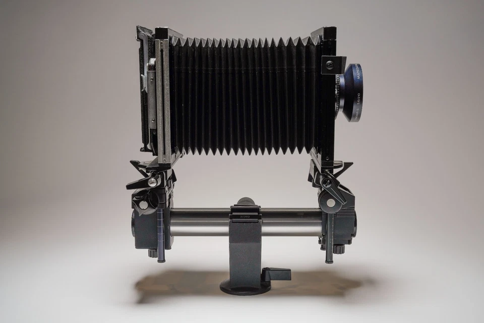 Cámara de gran formato Sinar F 4x5 con lente Schneider Kreuznach 210/5,6 Symmar-S Foto 3 de 4