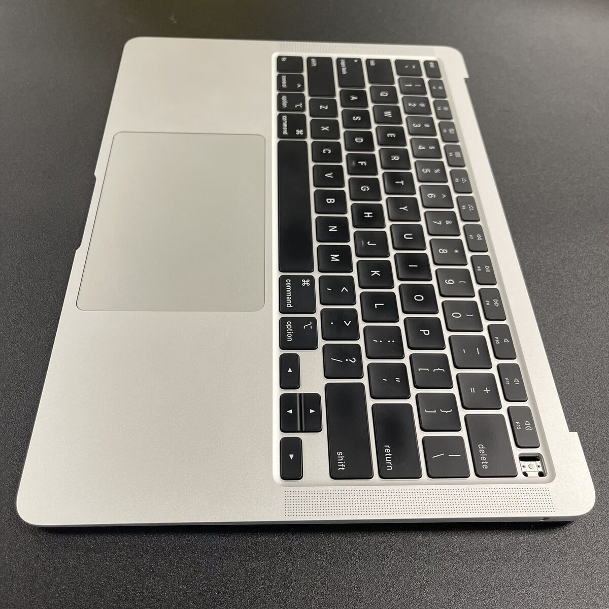 MacBook Air13-inch 2020 本体のみ MacBook Air 13 インチ (2020) - Apple M1 8-コア と 7-コア GPU