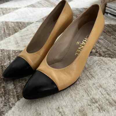 Vintage CHANEL Classic Two Tone Cap Toe Pump Shoes Size 36/ 6 1/2