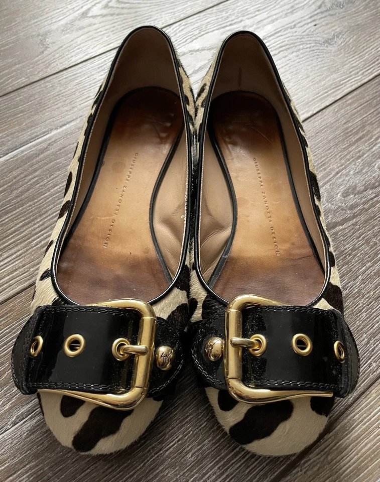 Hebilla plana con estampado de animales de leopardo Giuseppe Zanotti Foto 2 de 4