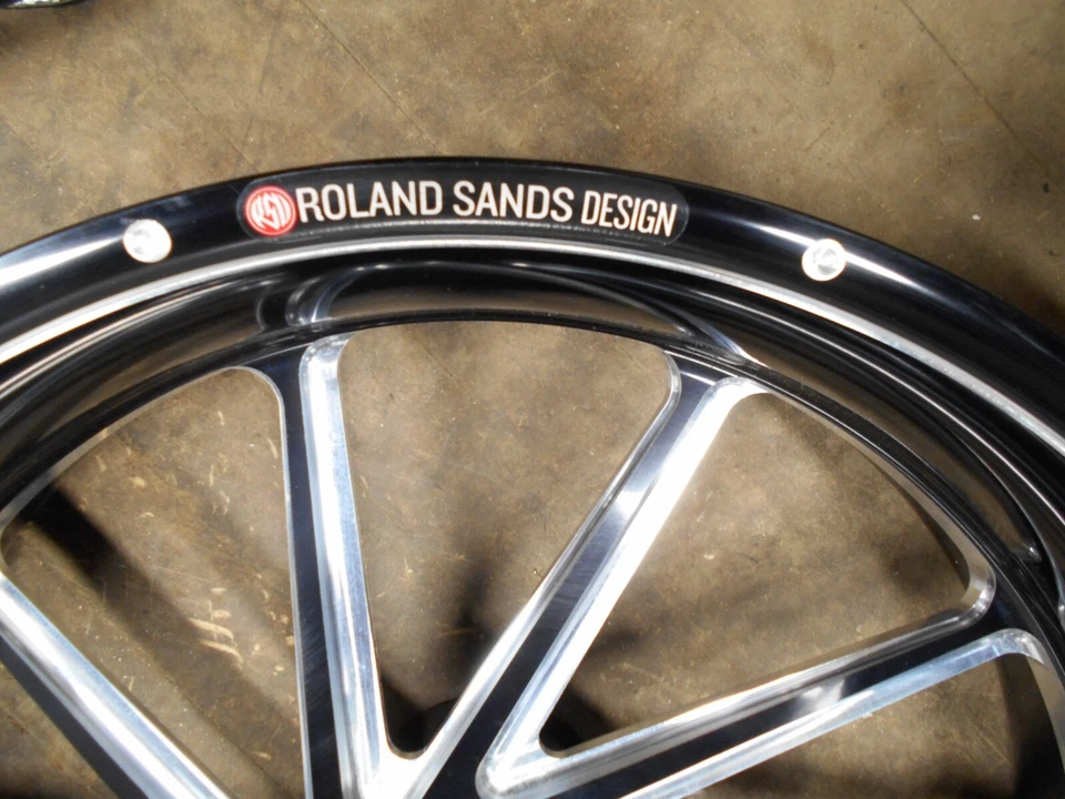 2040-0347 ROLAND SANDS 18x5,5 07 FLSTF BILLET RUEDA TRASERA CONTRASTE HARLEY DAVIDSO Foto 2 de 4