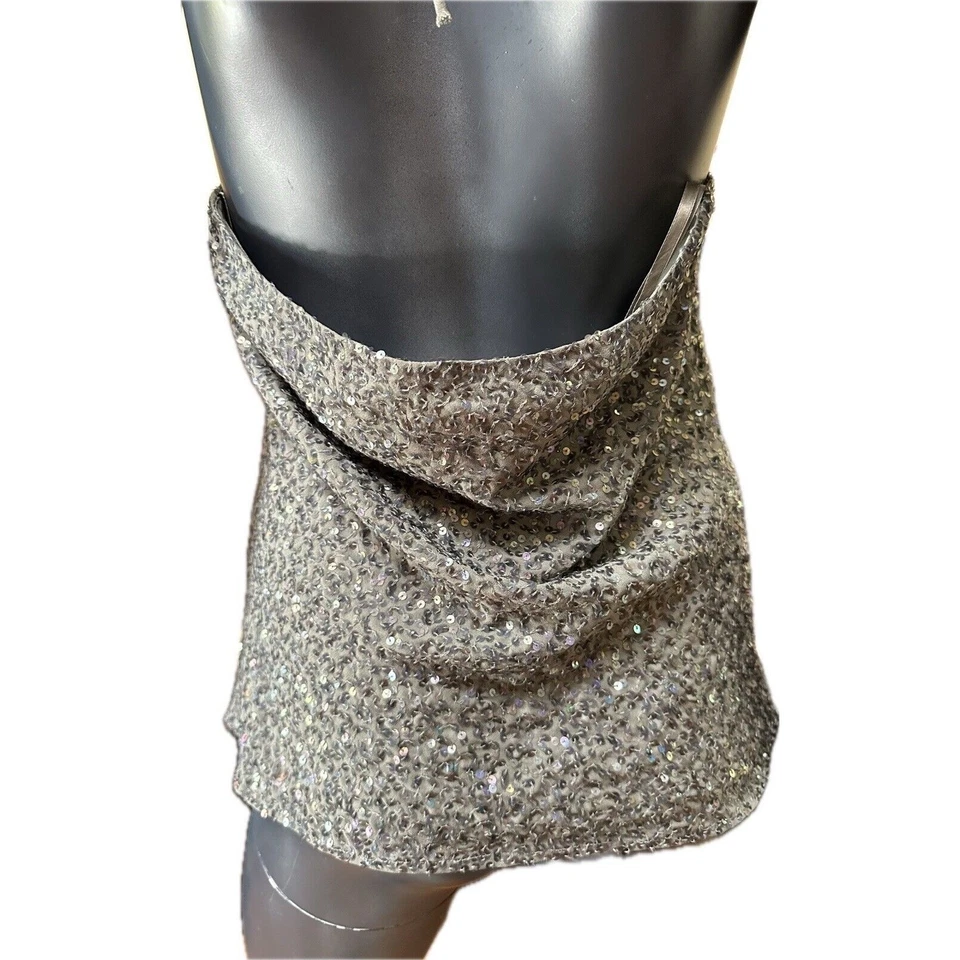 Blusa Halter BCBG To The Max Lentejuelas Top Plateado Estaño Talla 8 NUEVA $118.00 Foto 4 de 4