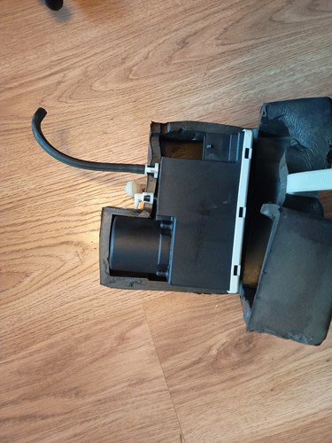 AUDI 80 CABRIOLET REMOTE CENTRAL LOCKING PUMP 8L0862257 - Picture 3 of 5