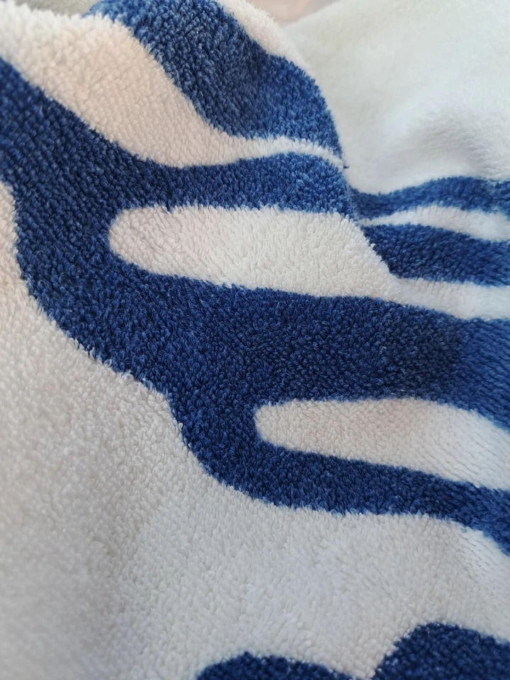 VTG Pottery Barn Blue Fish & Bubbles Beach Lounge Chair Cover Towel Heavy 97X27 - Image 3 of 4