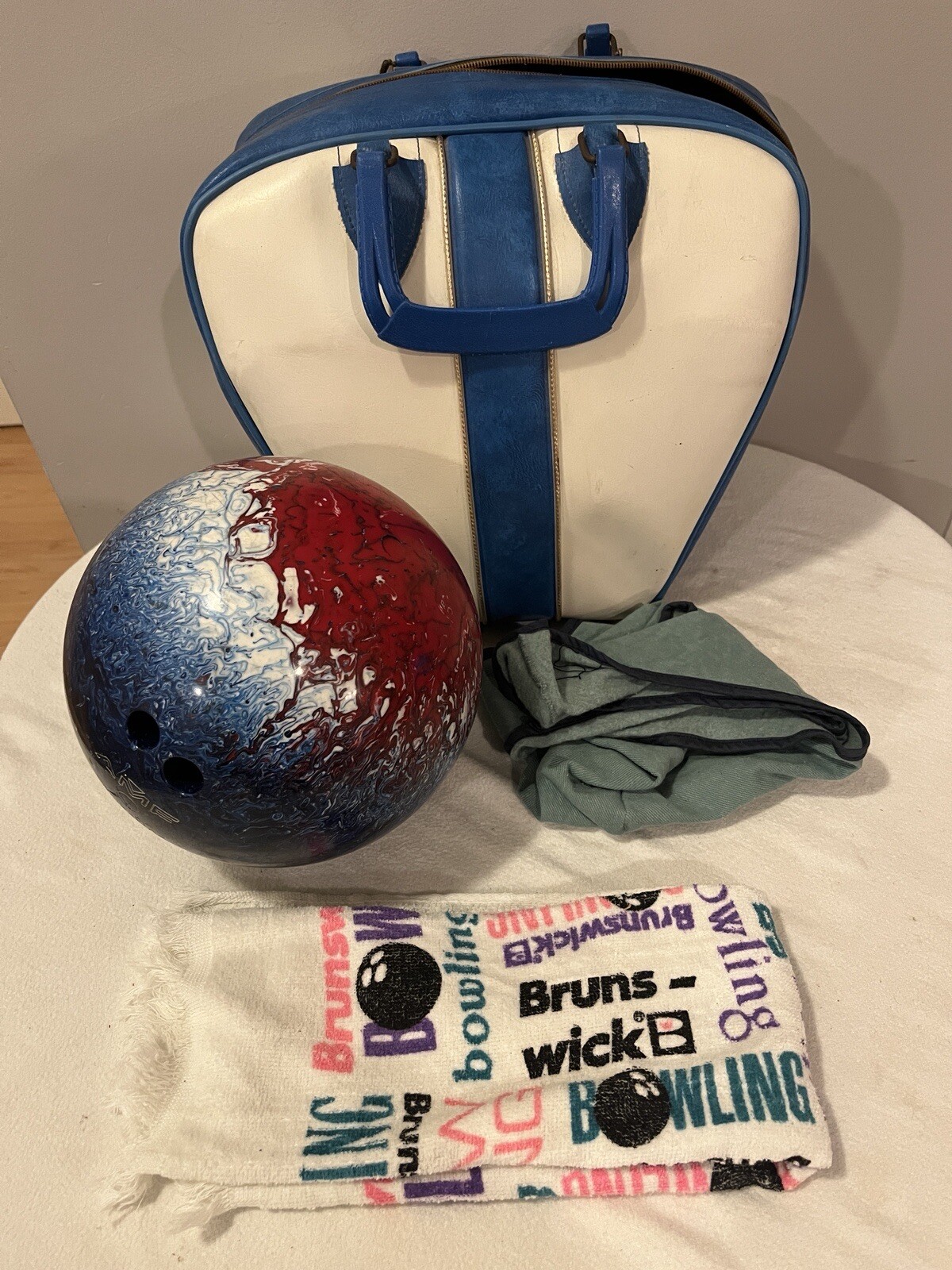 AMF Strikeline Bowling Ball 12.6LB Red White & Blue Marble Swirl+Case