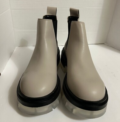H&M Women s Beige Chunky Sole Chelsea Boots Size 41 Pull-On Style Platform