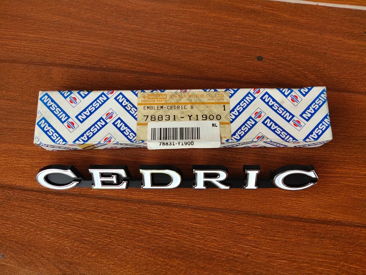 クルセイド C.C. サイン Nissan Datsun Cedric 230 280c 260c 240c Side Emblem Badge