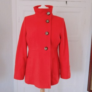 wallis red coats