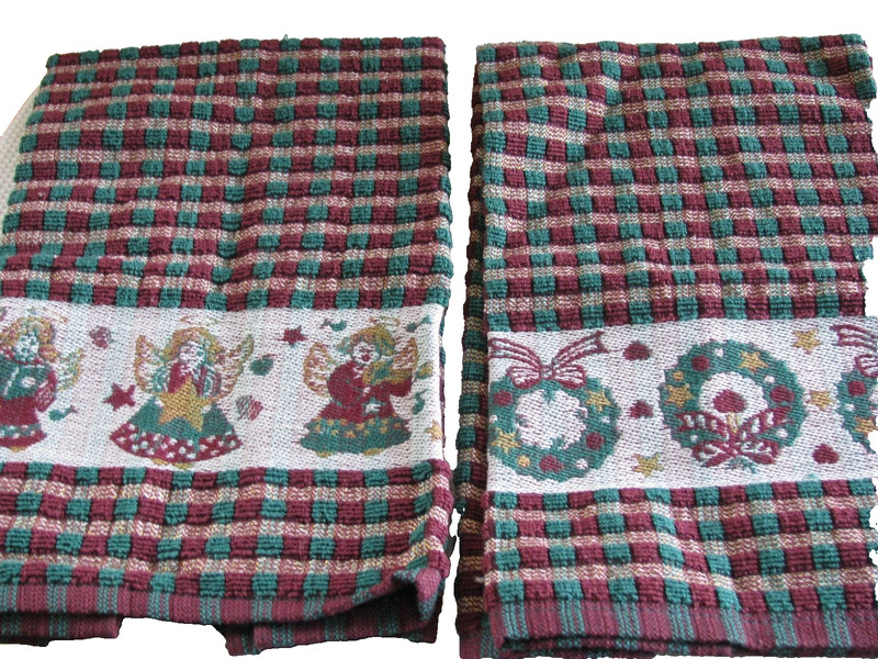 NWOT 2pc 100% cotton Christmas multicolor guest towels 25”x15”