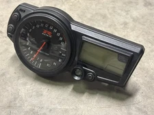 04 05 2004 2005 Suzuki Gsxr 600 750 GAUGE CLUSTER SPEEDOMETER TACH SPEEDO 31K