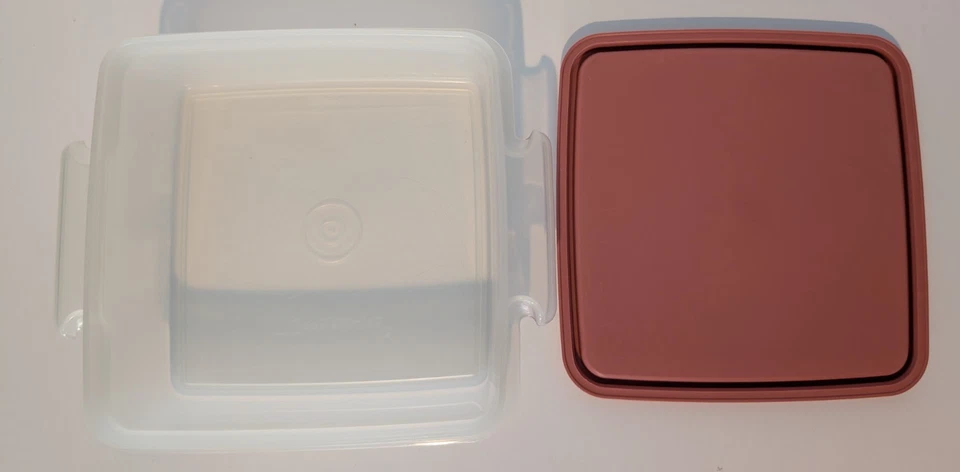 Guardián de sándwiches Tupperware cuadrado con tapa de color malva # 1362-22 Foto 2 de 4