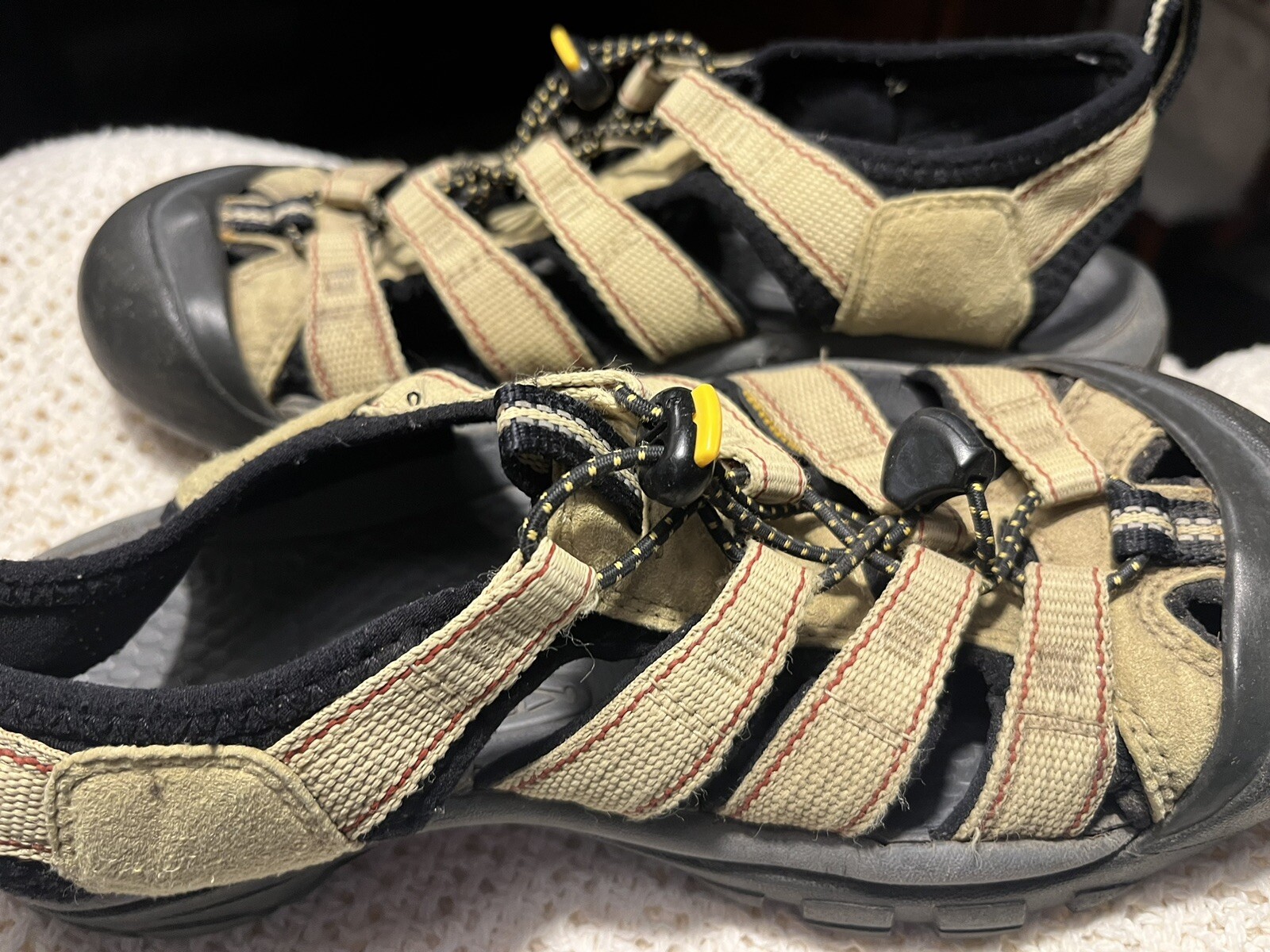 Sandali impermeabili Keen da uomo taglia 8 Newport in pelle a quadri misure in foto