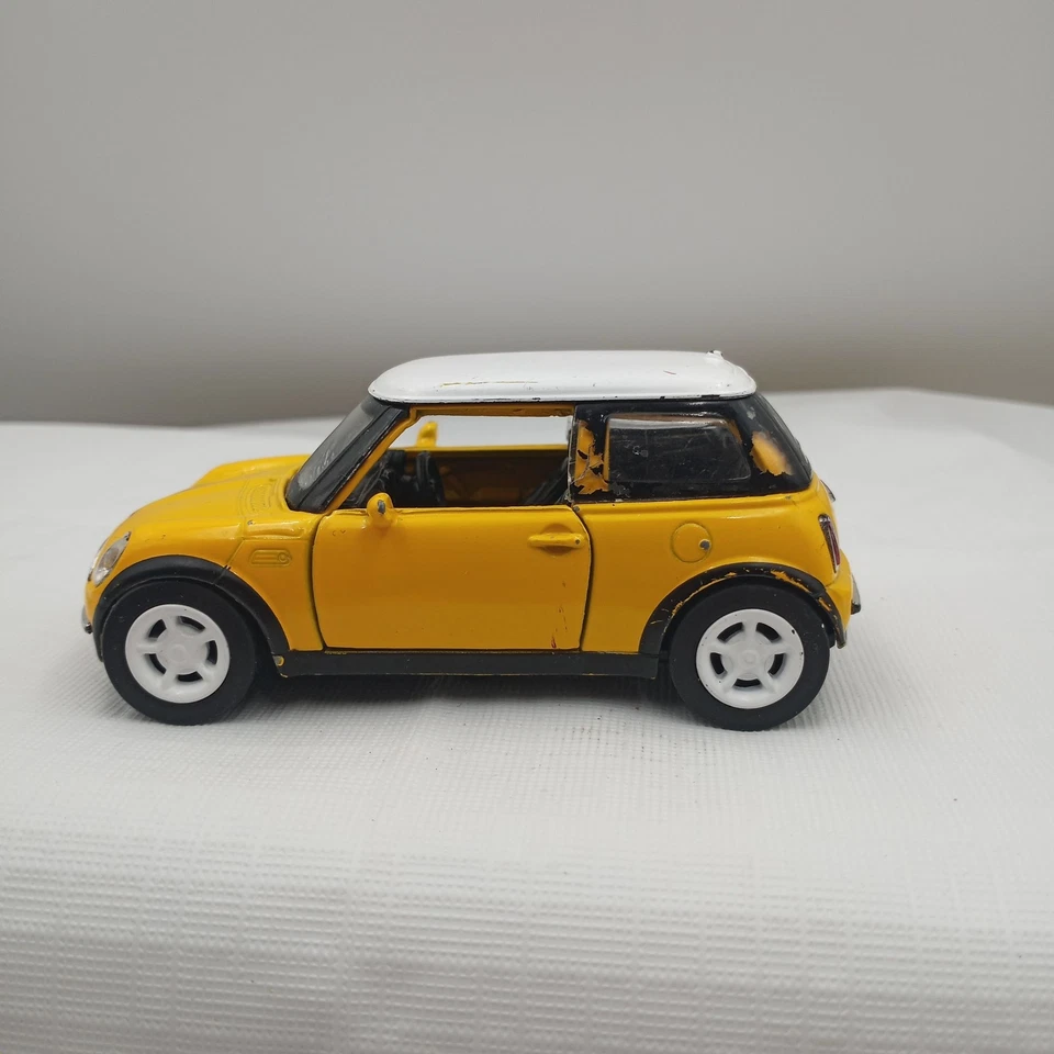 New Ray Mini Cooper Yellow Die Cast 1:43 - Image 2 of 4