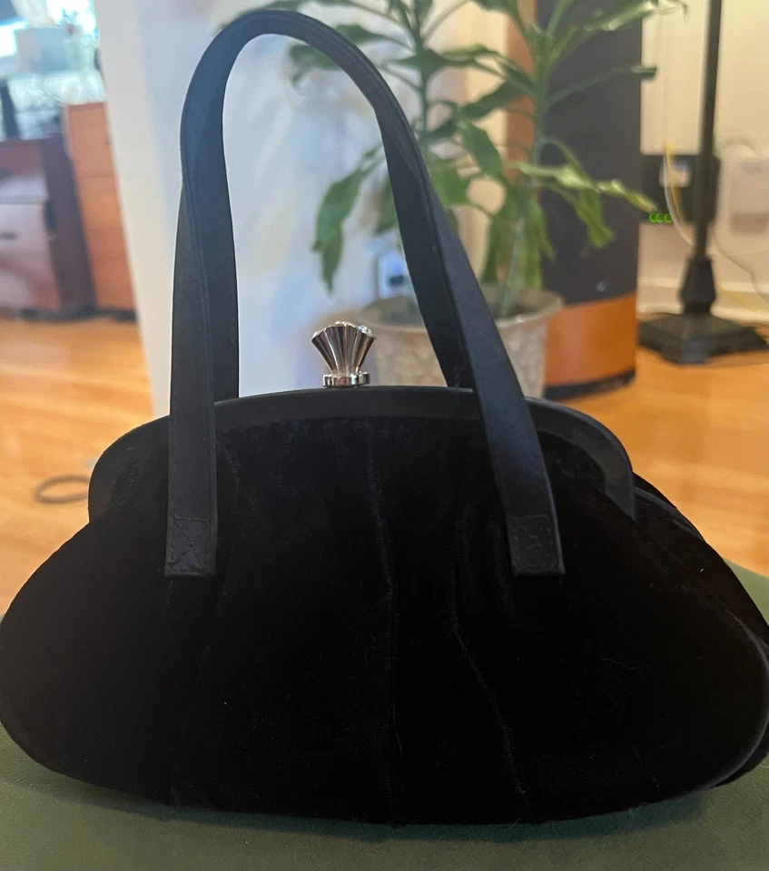 Vintage Black Velvet Evening Bag with Rhinestone Fan Clasp - Image 4 of 4