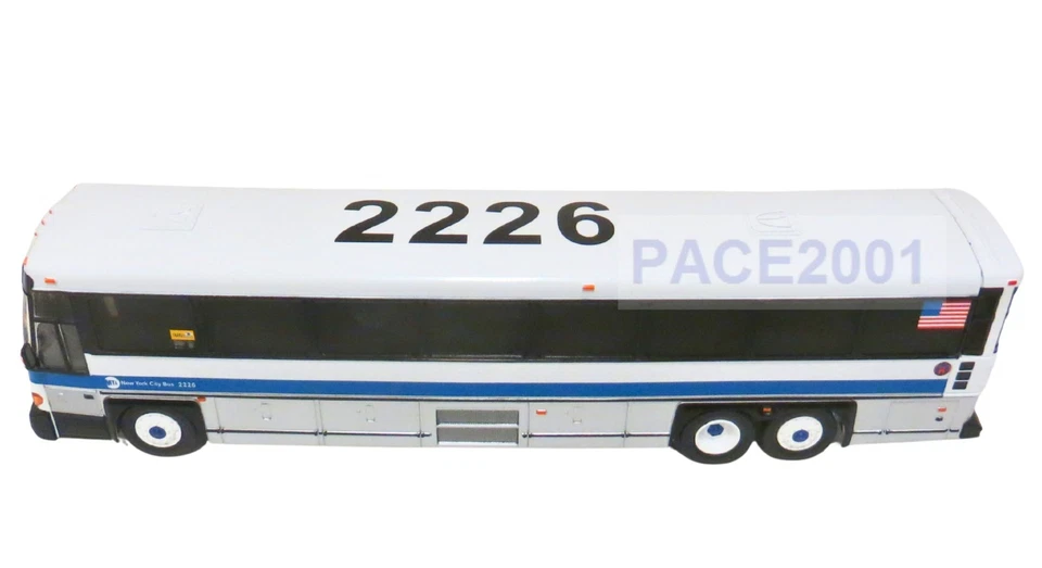 MTA Nueva York Escala 1/50 MCI D4500 CT Autobús Express Modelo Ruta SIM22 Foto 3 de 4