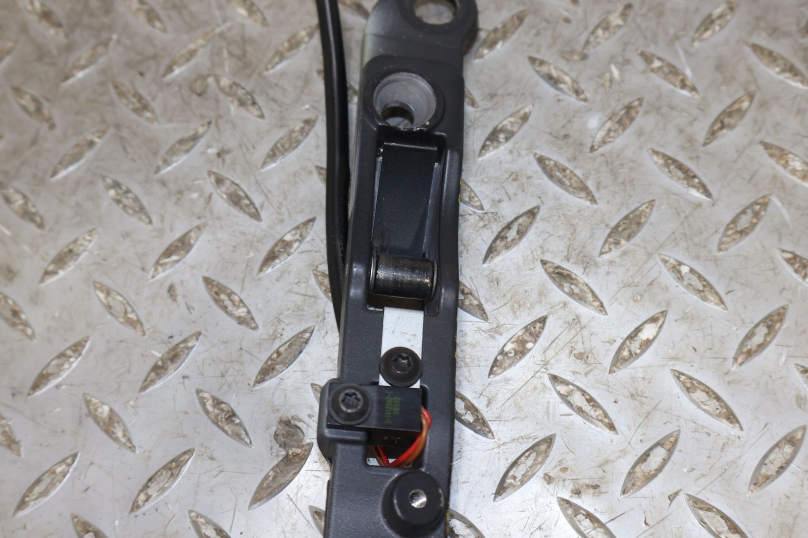 09 Aston Martin V8 Vantage Pair LH&RH Convertible Top Latches (Windshield Mount)