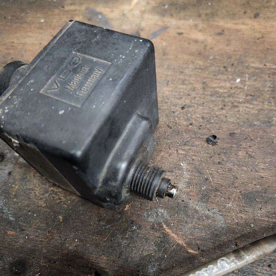 VW MK1 Cabriolet Velocímetro EGR Caja de cables OEM 171957809 171957901 Volkswagen Foto 3 de 4