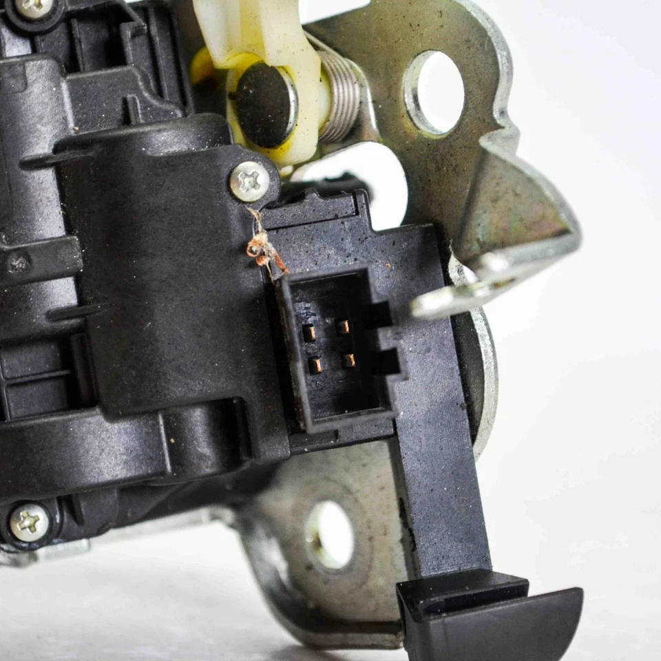 AUDI A1 8X1, 8XK Heckklappenschloss 8K9827505A 1.2 Benzin 63kw 2012 3368235 - Изображение 3 из 4