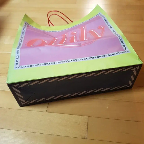 Oillyli Large Paper Shopping Bag, Good Condition