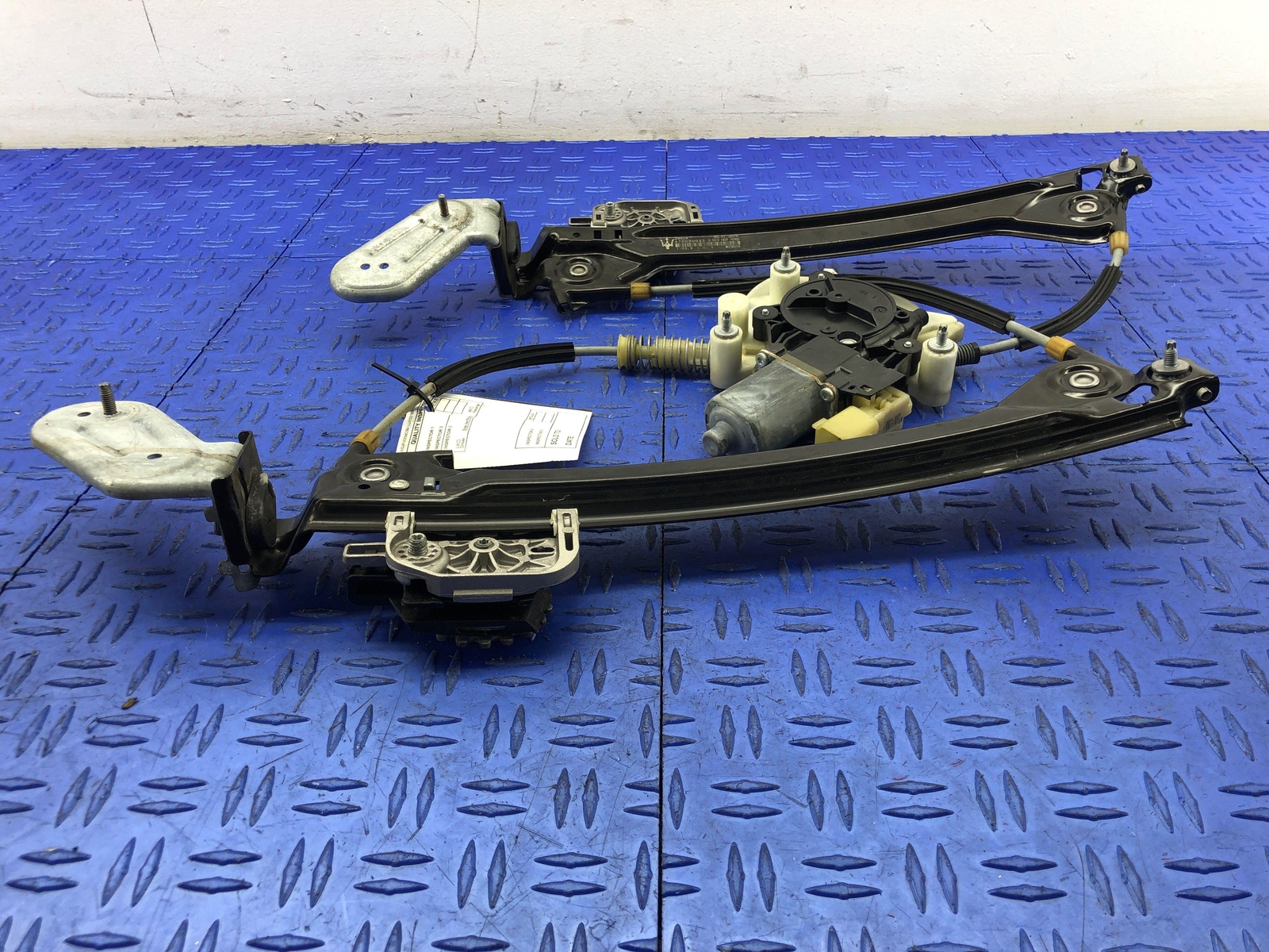 2014 - 2019 MASERATI GHIBLI M157 REAR LEFT REAR DOOR WINDOW REGULATOR W/MOTOR