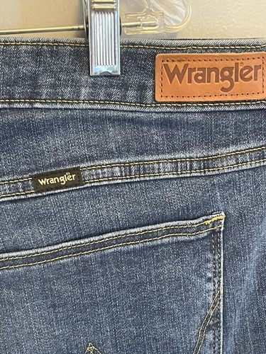Wrangler Bold Boot Women’s NWT Plus Size High Rise Jeans Medium Wash 44 X 31 - Picture 5 of 7