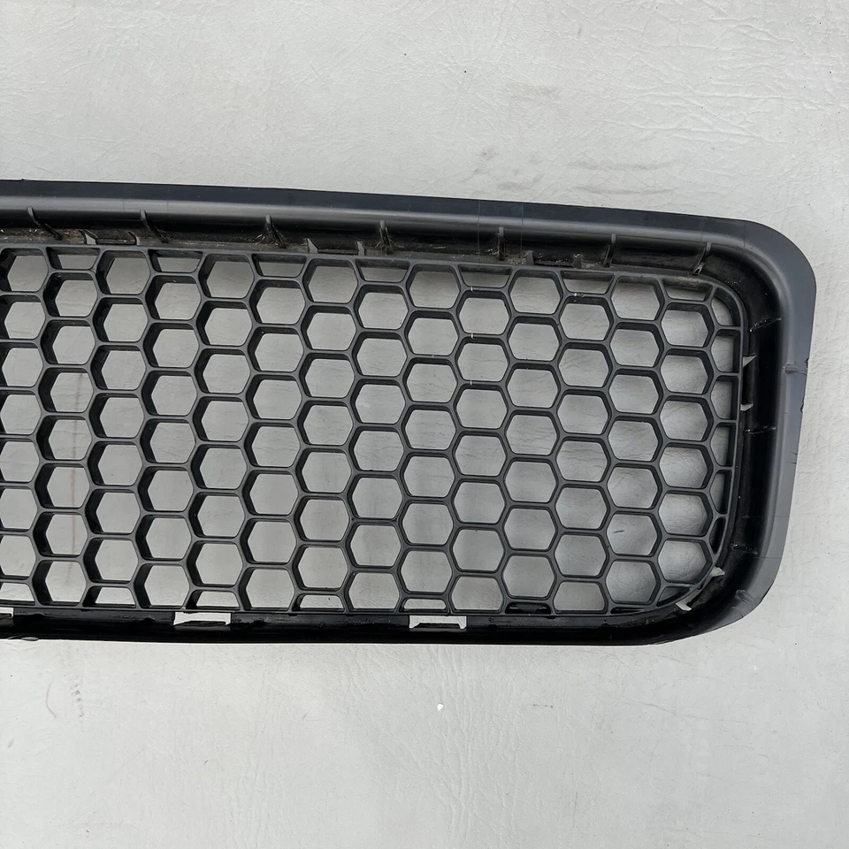 Parachoques delantero central inferior rejilla malla 7L6853678C NEGRO VOLKSWAGEN TOUAREG 07-09 Foto 4 de 4