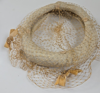 Vintage Ivory Fascinator Hat Cream Net Tan Union Made Ribbon  display picture 1