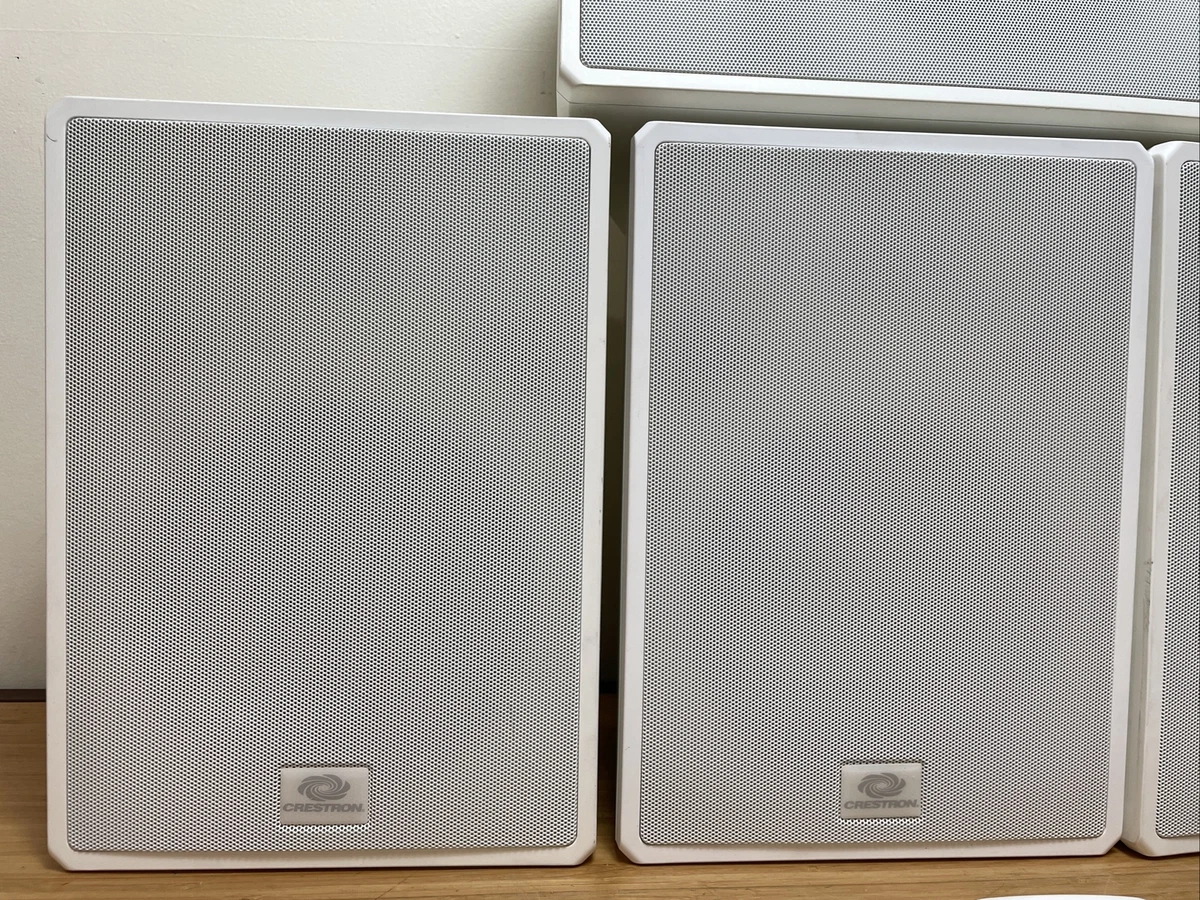 Crestron hotsell saros sr8t