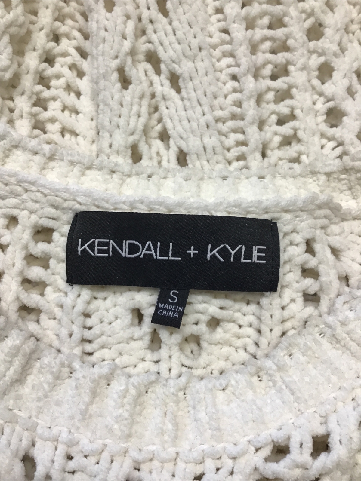 KENDALL + KYLIE Junior’s Winter White Cropped Chu… - image 15