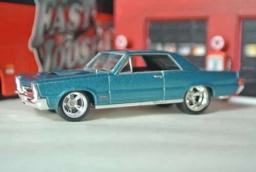 Pontiac Madera Hot Wheels Diecast coches, camiones y camionetas