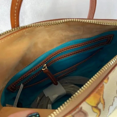 New 2020 Disney Dooney & Bourke “WINNIE THE POOH” Classic Winnie the Pooh - Picture 5 of 7