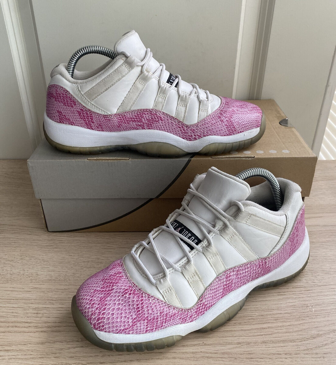 Nike Air Jordan 11 XI Retro Low Pink Snake Skin 580521-108 Sneakers- 7 Y- 8.5 W Nike Air Jordan 11 XI Retro Low Pink Snake Skin 580521-108 Sneakers- 7 Y- 8.5 W