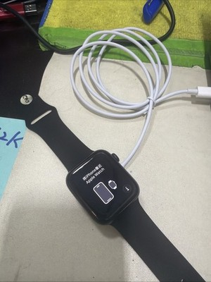 Pre-owned Apple Watch SE (2nd Gen) 44mm GPS